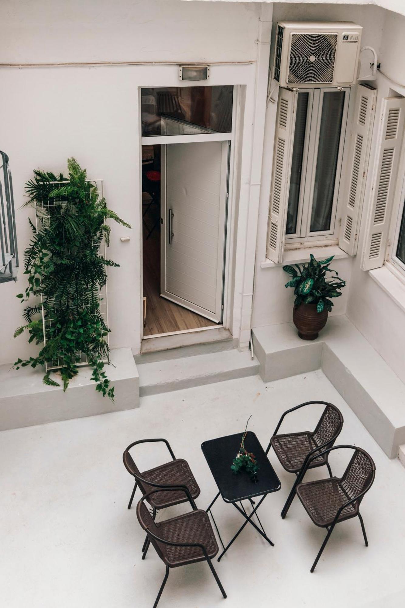 Monastiraki-Psiri, Old Town, 3-Bdr Apt, Sleep 6-10P, Spacious Court Yard Atény Exteriér fotografie
