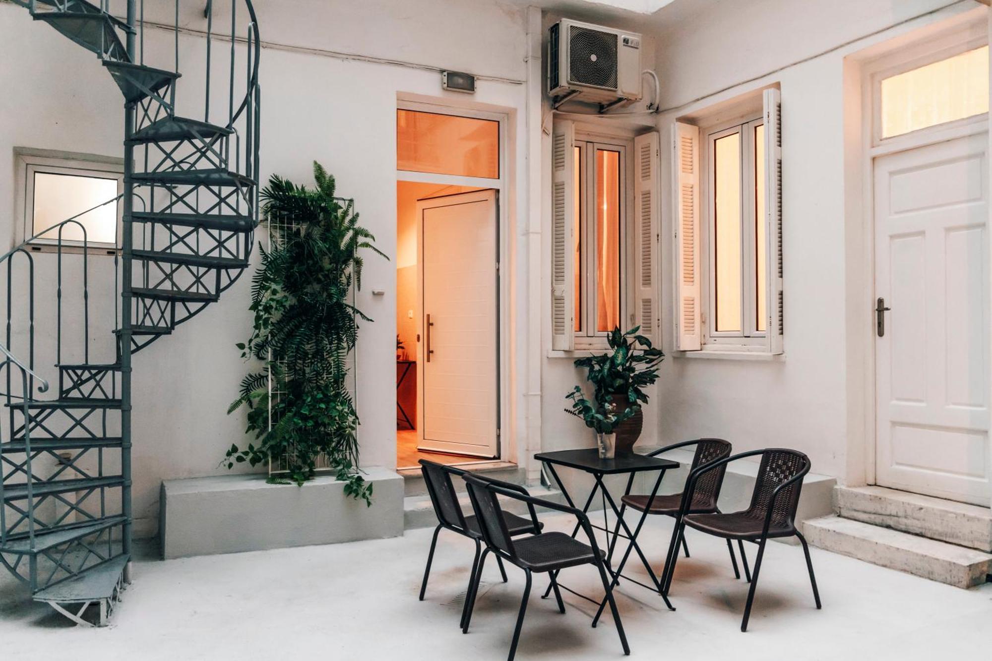 Monastiraki-Psiri, Old Town, 3-Bdr Apt, Sleep 6-10P, Spacious Court Yard Atény Exteriér fotografie